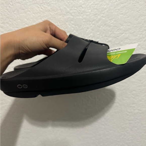 OOFOS SLIDES - Picture 2 of 5